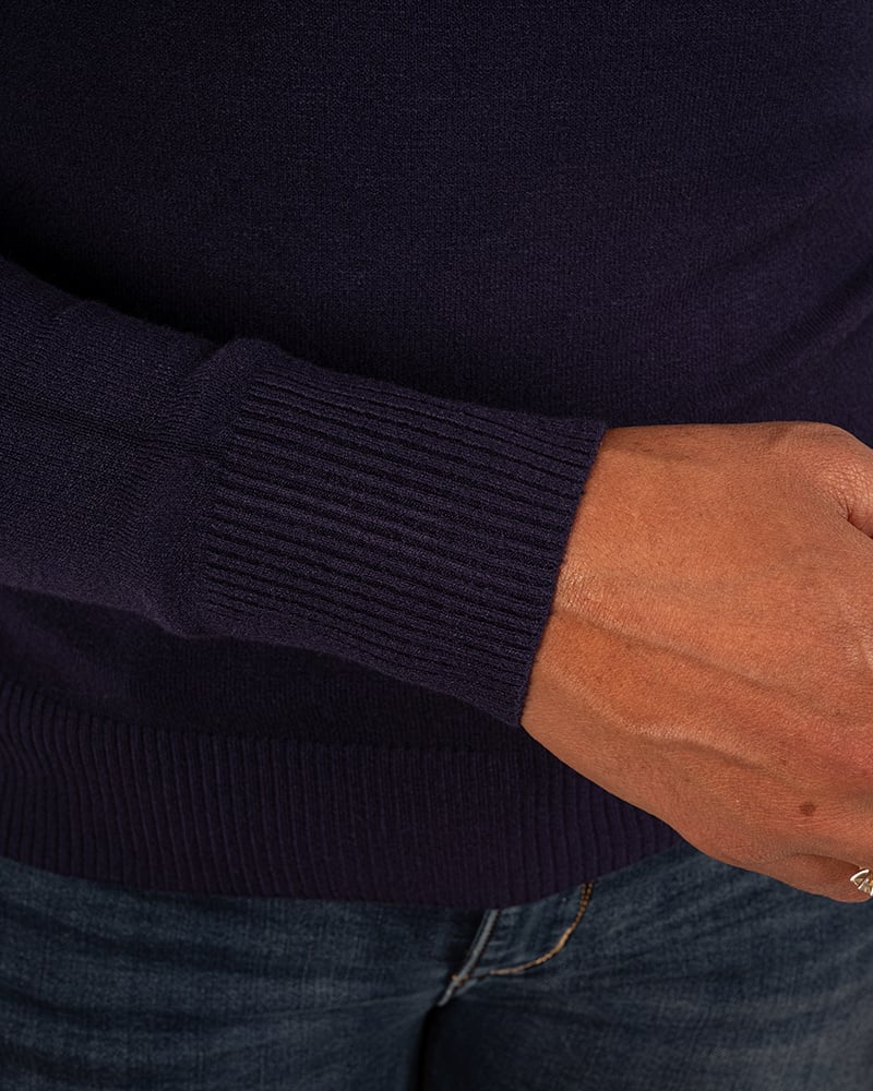 Donkerblauwe fijngebreide trui met col van CC Fashion - Afbeelding 4