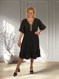 Zwarte jurk pofmouw van New Collection