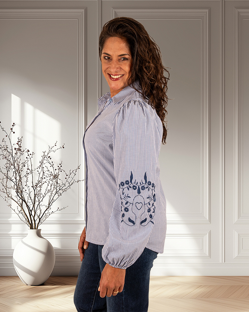 Blauw/wit gestreepte blouse borduur van Gemma Ricceri - Afbeelding 4