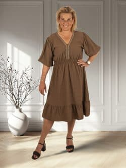 Donkerbruine jurk pofmouw van New Collection