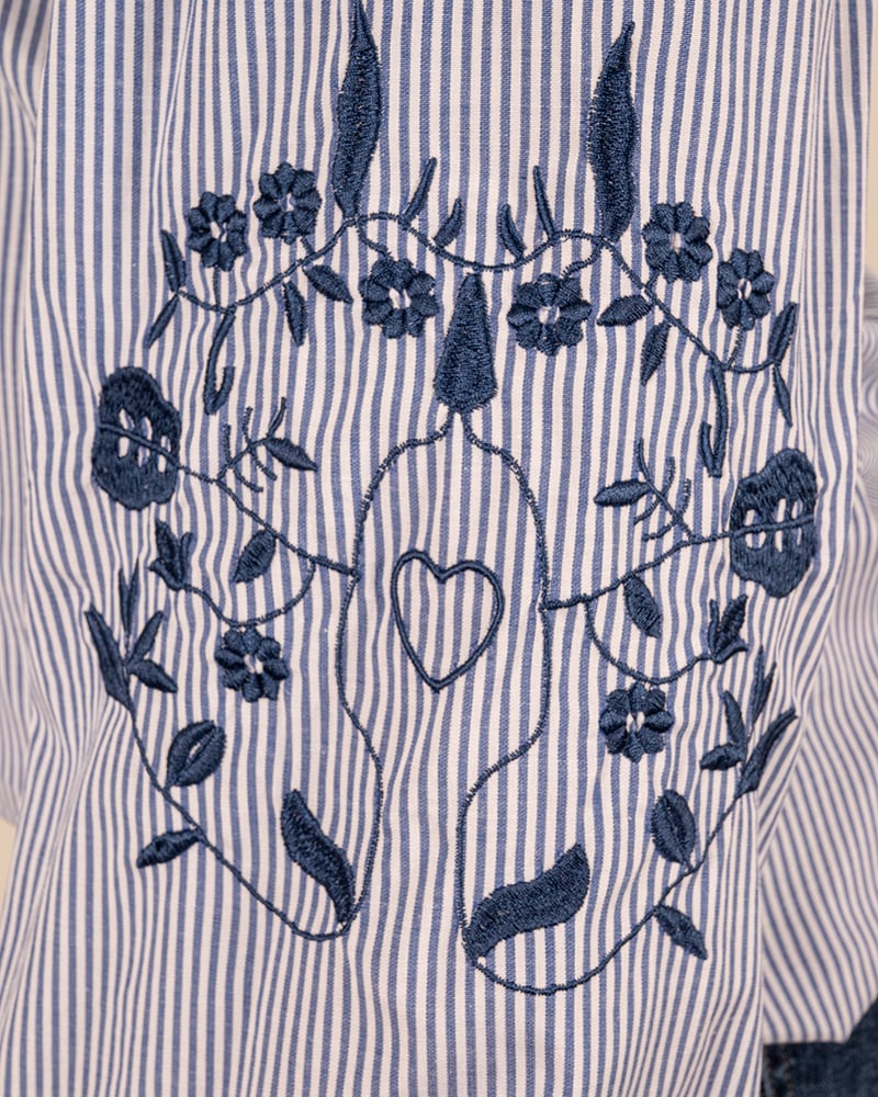 Blauw/wit gestreepte blouse borduur van Gemma Ricceri - Afbeelding 3