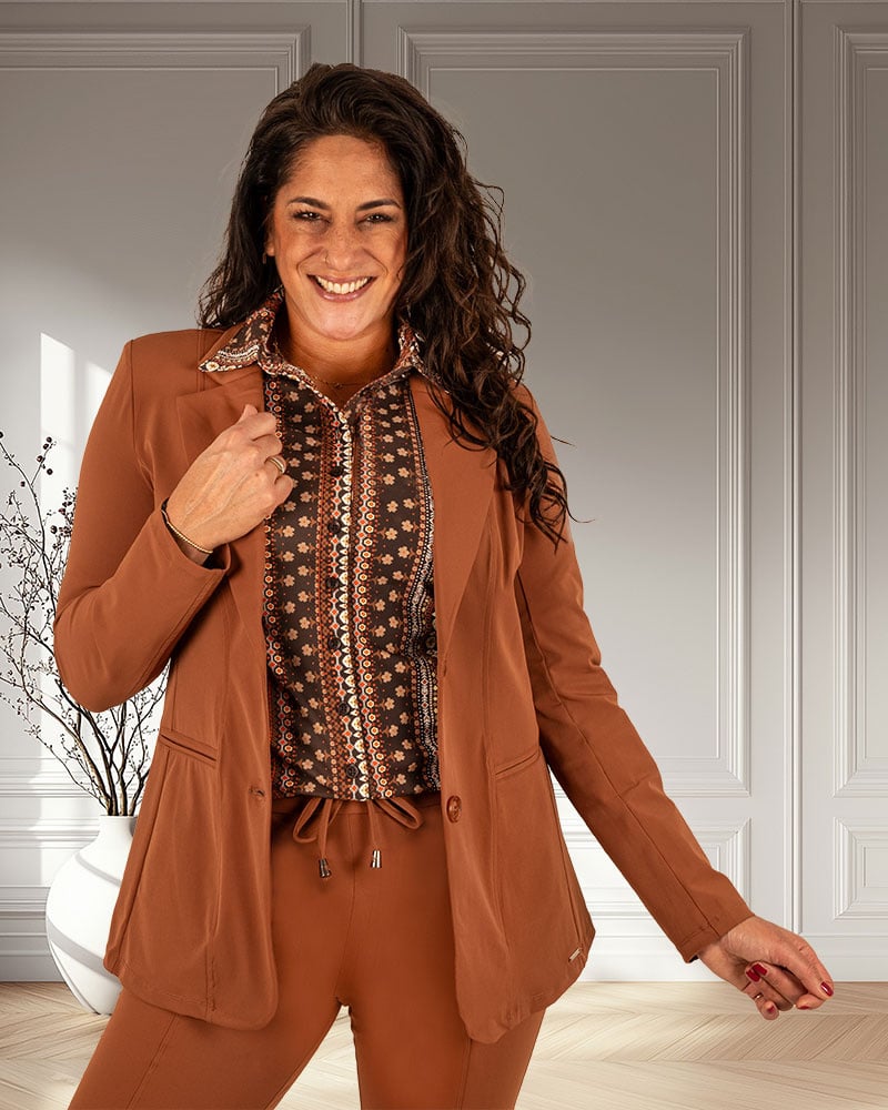 Caramel halflange travelstof blazer van Mi Piace