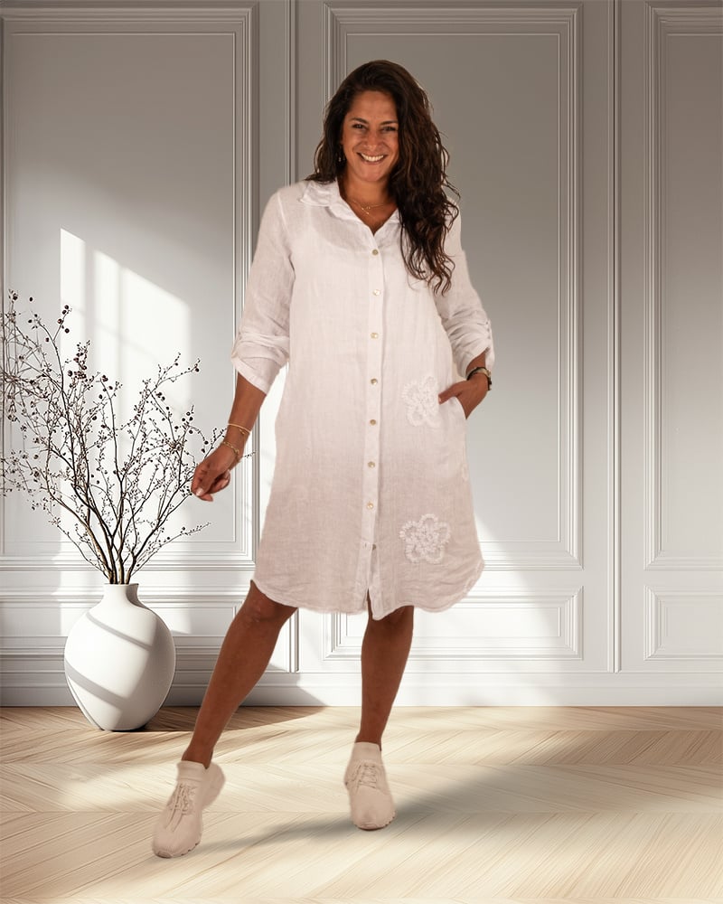 Witte linnen jurk met bloemen van Gemma Ricceri