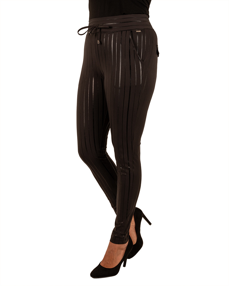 Zwarte travelstof broek met glanzende strepen van Mi Piace