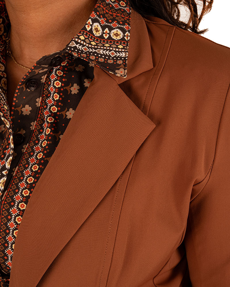 Caramel halflange travelstof blazer van Mi Piace - Afbeelding 4