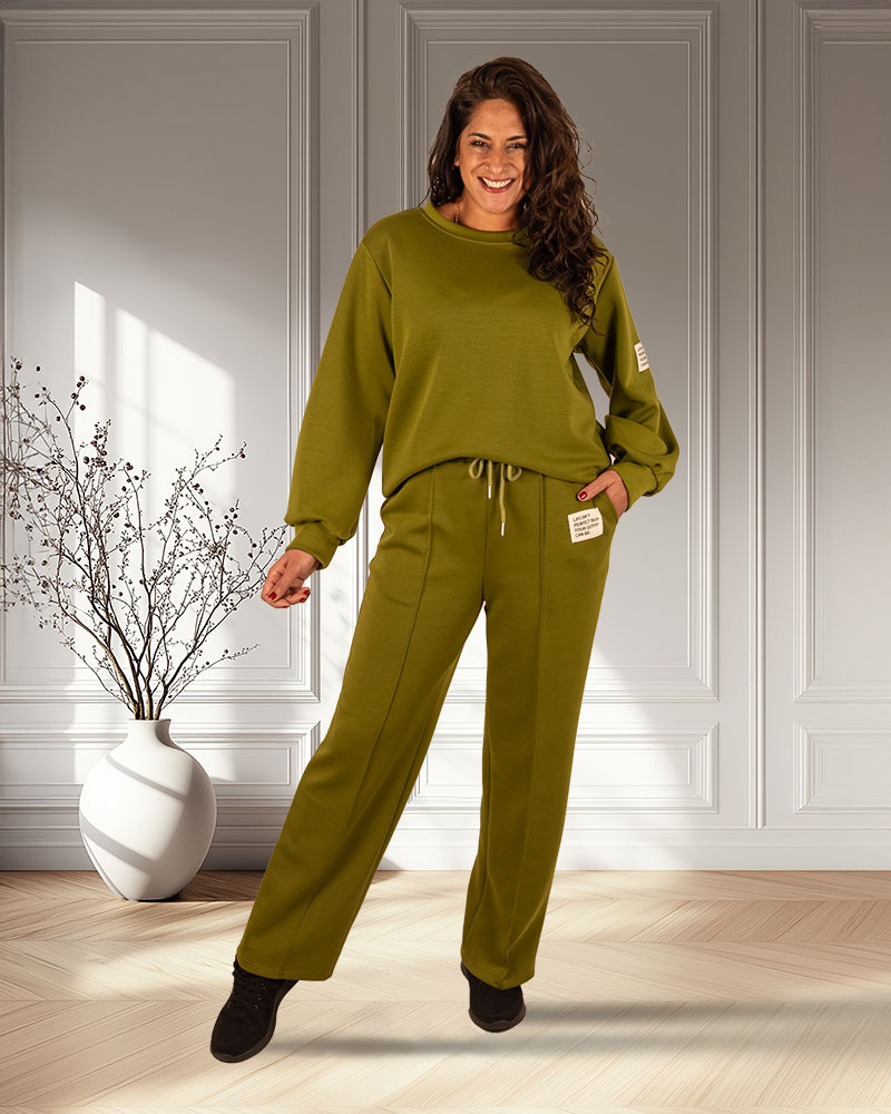 Olijfgroen joggingpak met lange mouw van El-Vita