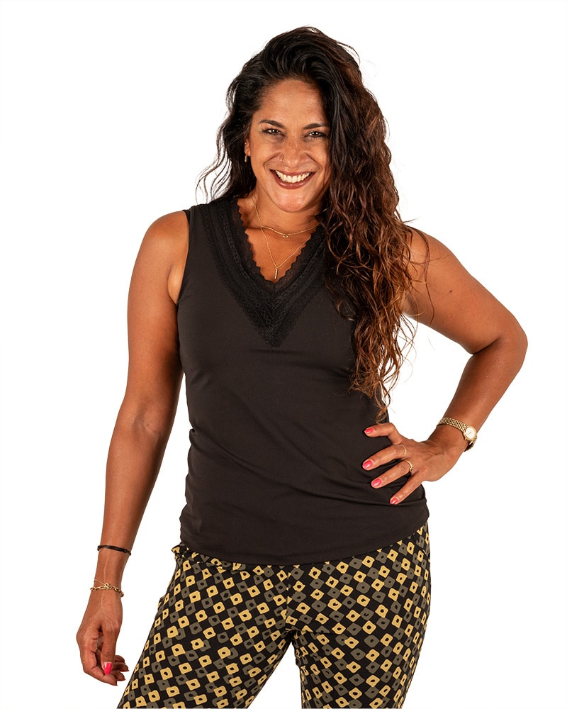 Zwart travelstof hemdje met brede kant van Mi Piace