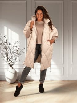 Beige lange oversized bodywarmer van Fly Luxury
