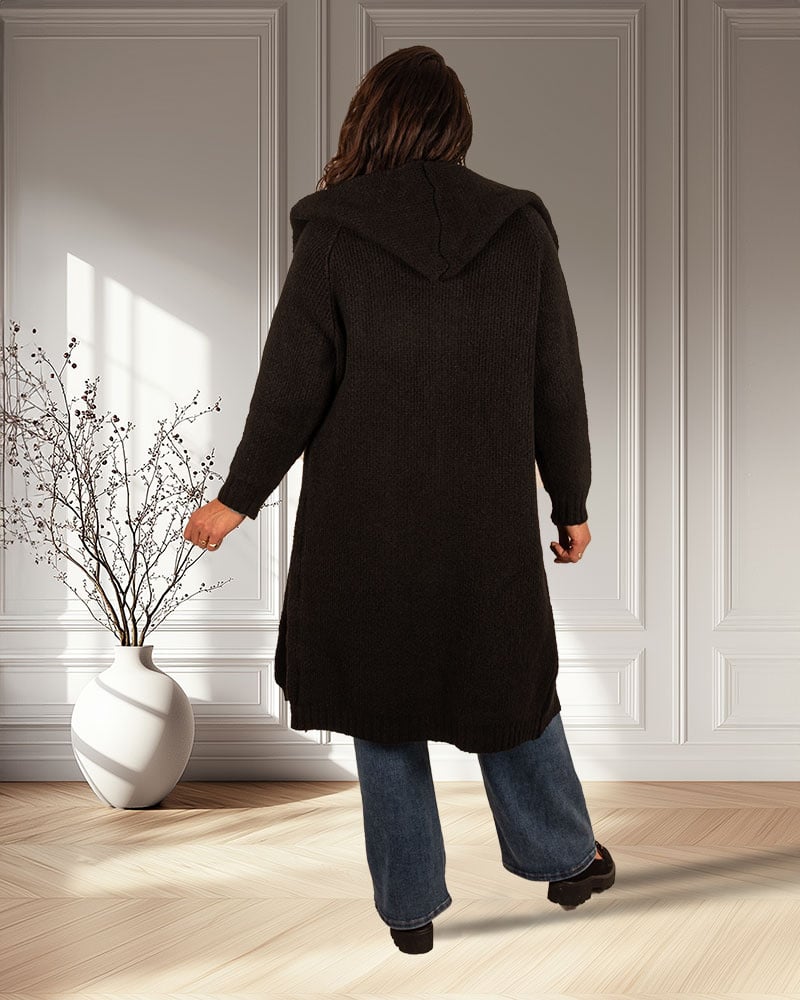 Zwart lang vest met capuchon van Dins Tricot - Afbeelding 3