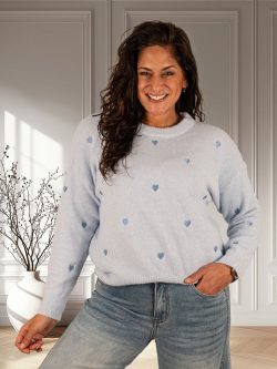 Lichtblauwe trui hartjes van By Clara