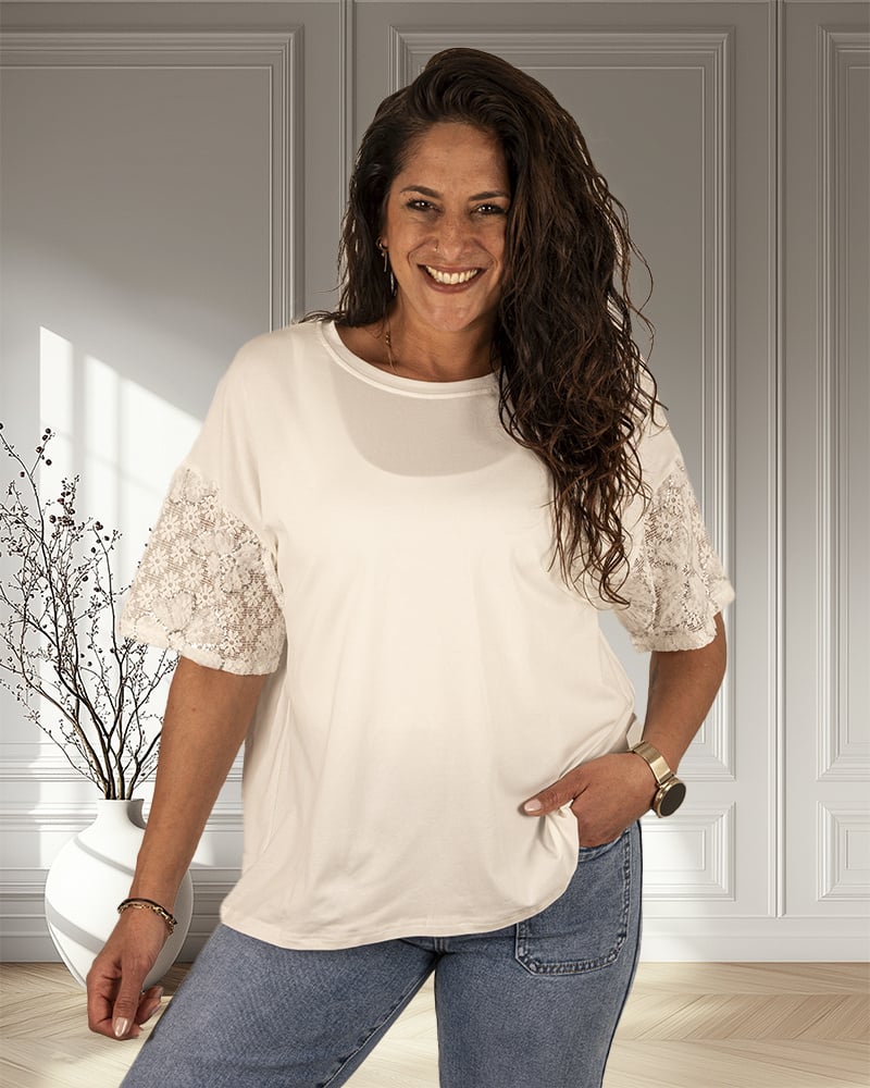 Off-white T-shirt met bloemenmouw - Afbeelding 4