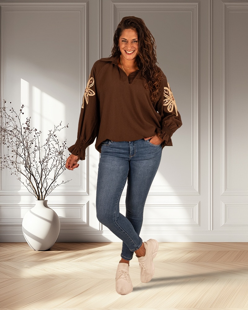 Bruine blouse met gouden mouw applicatie van Gemma Ricceri - Afbeelding 2