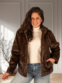 Donkerbruine faux fur jas met capuchon van Yu&Me