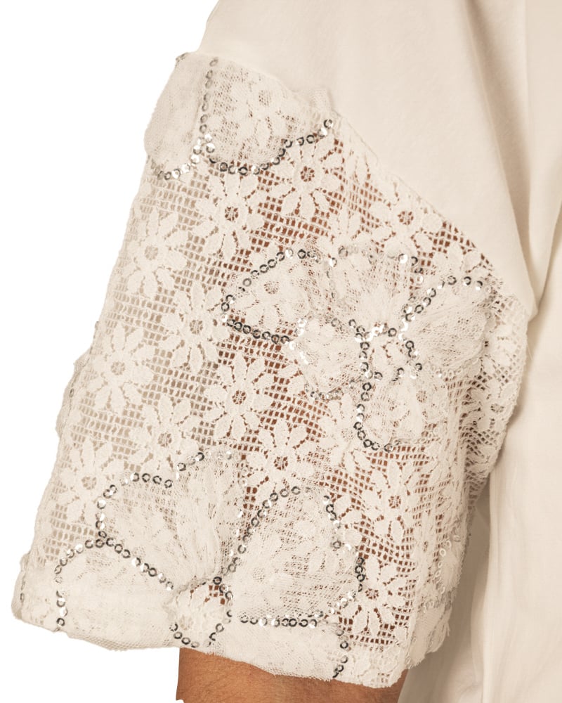 Off-white T-shirt met bloemenmouw - Afbeelding 5