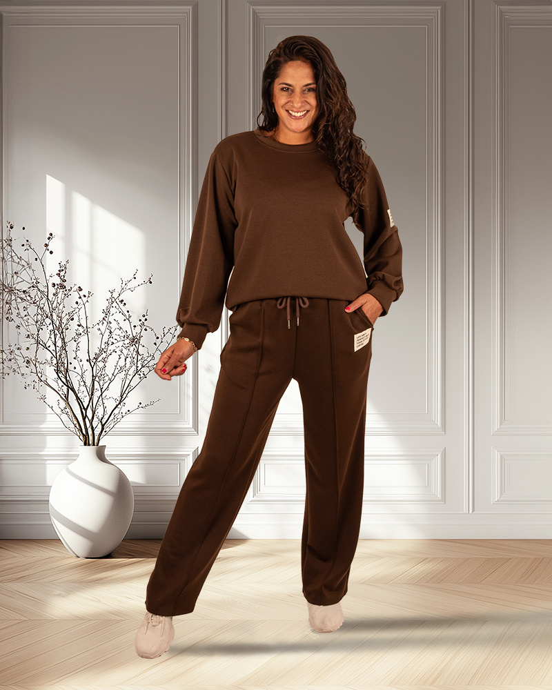 Donkerbruin joggingpak met lange mouw van El-Vita