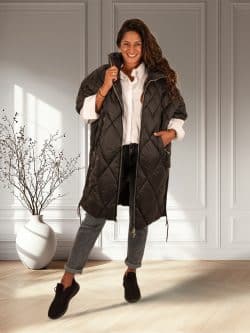 Zwarte lange oversized bodywarmer van Fly Luxury
