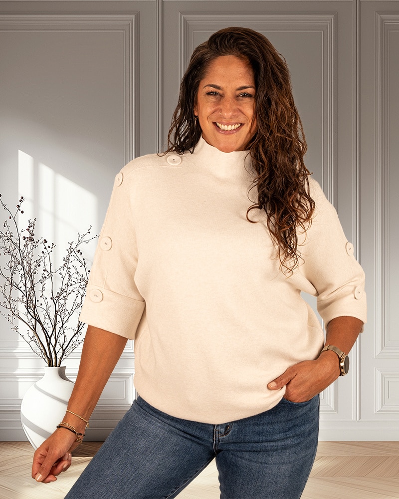 Ecru trui met knopen van Awa Studio