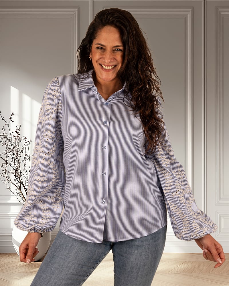 Blauw/wit blouse geborduurde mouwen van Gemma Ricceri - Afbeelding 4