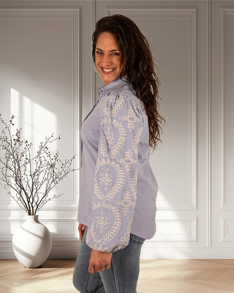Blauw/wit blouse geborduurde mouwen van Gemma Ricceri - Afbeelding 3