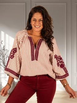 Bordeaux/ecru gestreepte blouse met borduur van Millenium