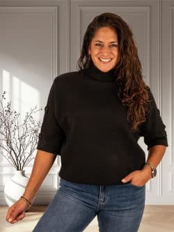 Zwarte trui met knopen van Awa Studio