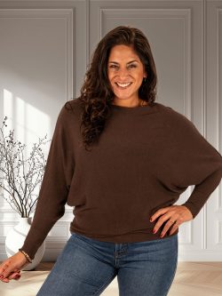 Donkerbruine trui met vleermuismouw van Triple Nine