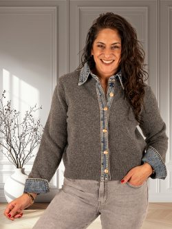 Donkergrijs vest jeans details van Luzabelle