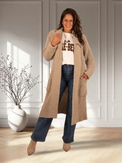 Taupe lang gebreid vest van Dins Tricot