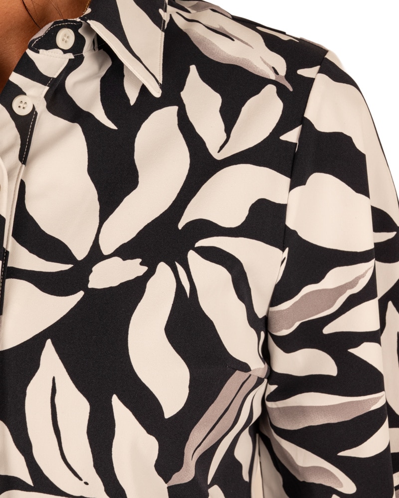 Dark blue/off white flower print travelstof blouse korte mouw van Mi Piace - Afbeelding 5