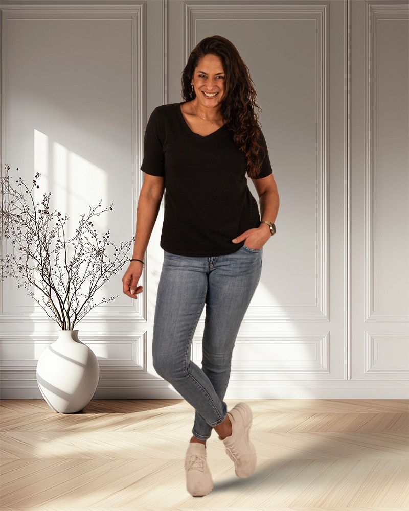 Zwart basis shirt V-hals van Gemma Ricceri - Afbeelding 2