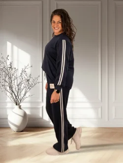 Marine blauw joggingpak met witte bies van El-Vita - Afbeelding 4