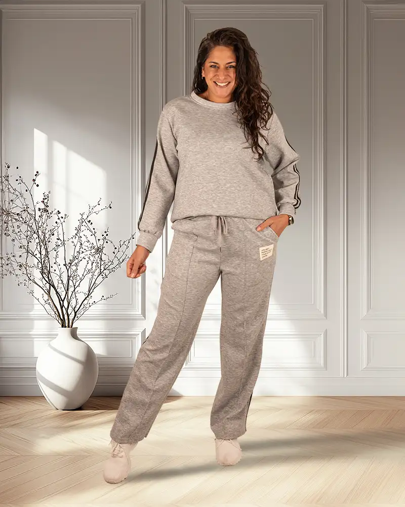 Grijs joggingpak met zwarte bies van El-Vita - Afbeelding 2