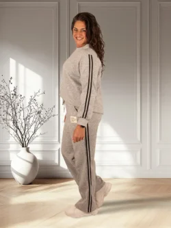 Grijs joggingpak met zwarte bies van El-Vita - Afbeelding 4