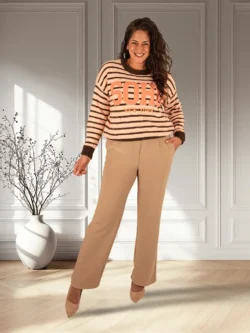 Donkerbeige tregging met wijde pijp van Yu&Me