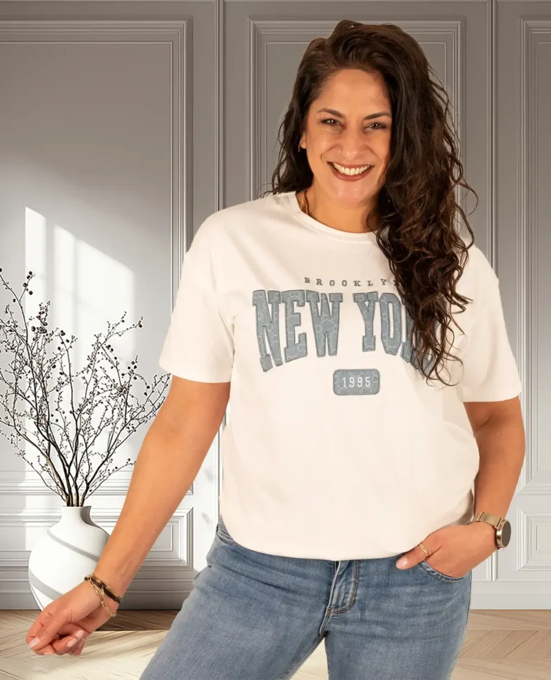 Off-white shirt blauwe "New York" print van Moocci