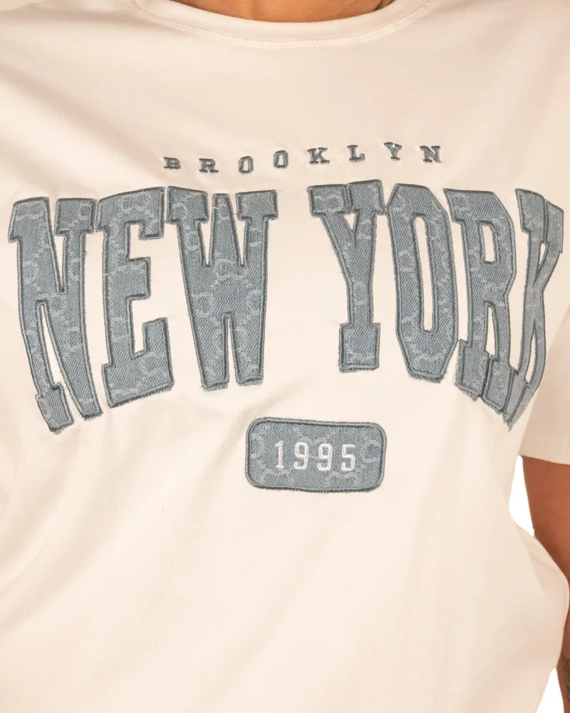 Off-white shirt blauwe "New York" print van Moocci - Afbeelding 3