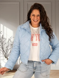 Lichtblauw doorgestikt jasje van El-Vita