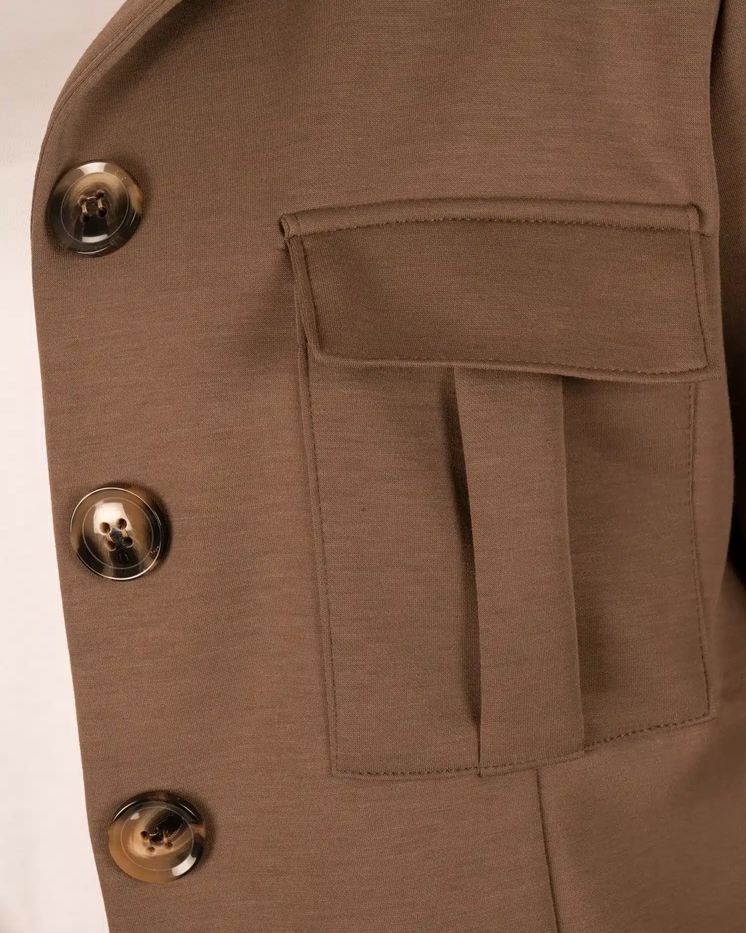 Bruin joggingpak met jasje en witte bies - Afbeelding 4