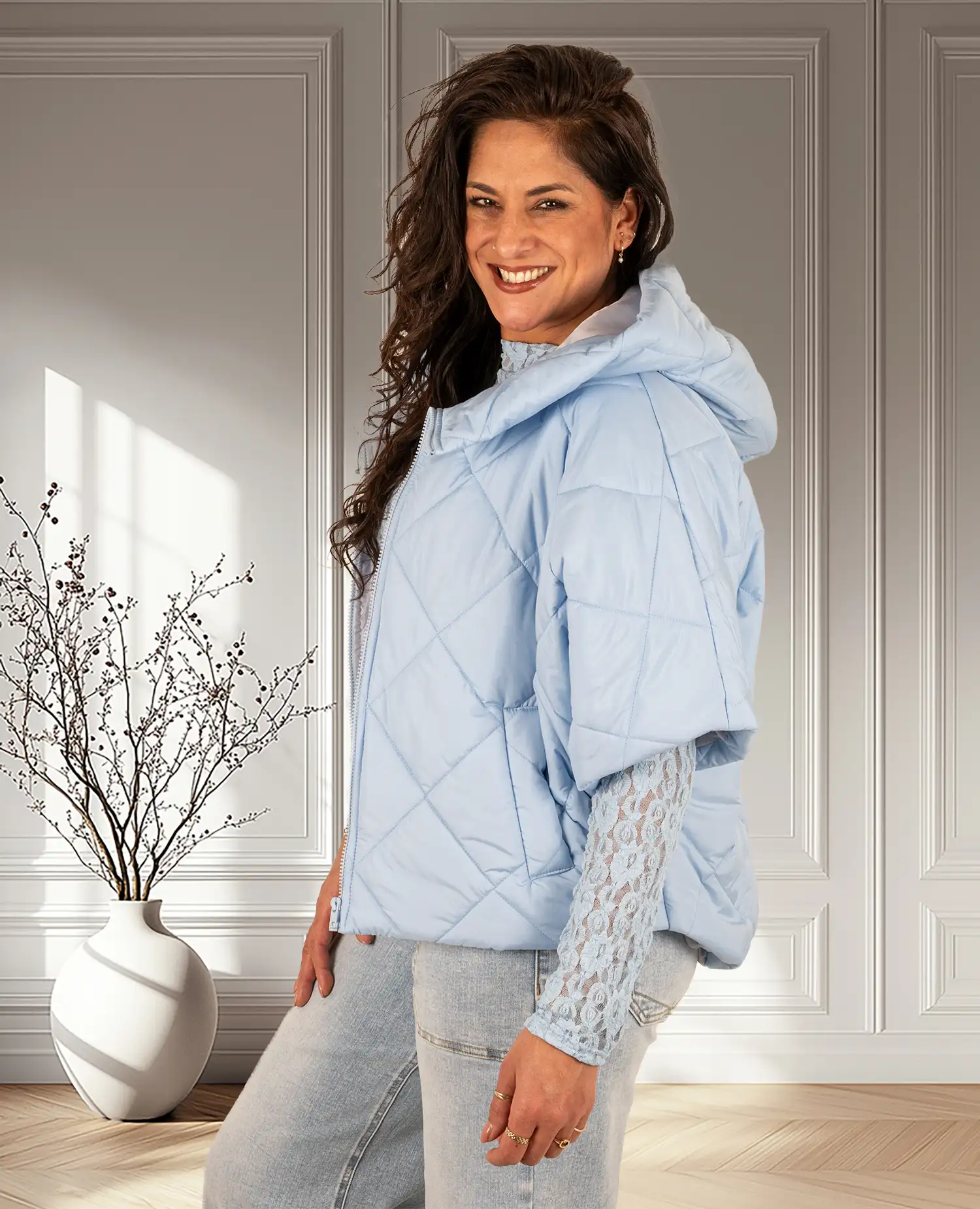 Lichtblauwe bodywarmer met capuchon van J&L - Afbeelding 3