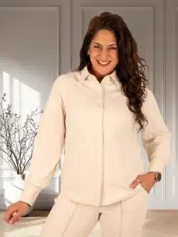 Lichtbeige travelstof blouse van Triple Nine