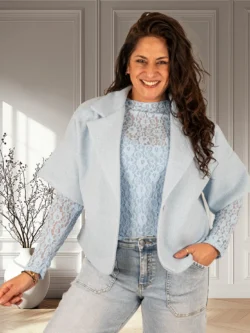 Lichtblauw blazerjasje met korte mouw