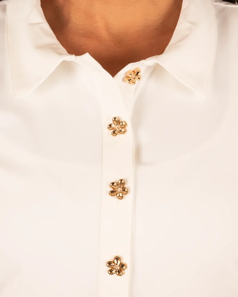 Off-white travelstof poloblouse van Triple Nine - Afbeelding 4