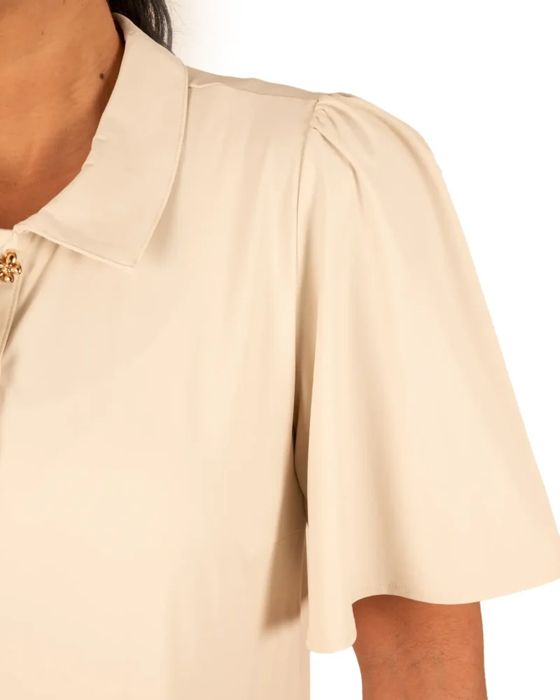 Lichtbeige travelstof poloblouse van Triple Nine - Afbeelding 5