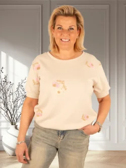 Beige shirt flowers van Gemma Ricceri