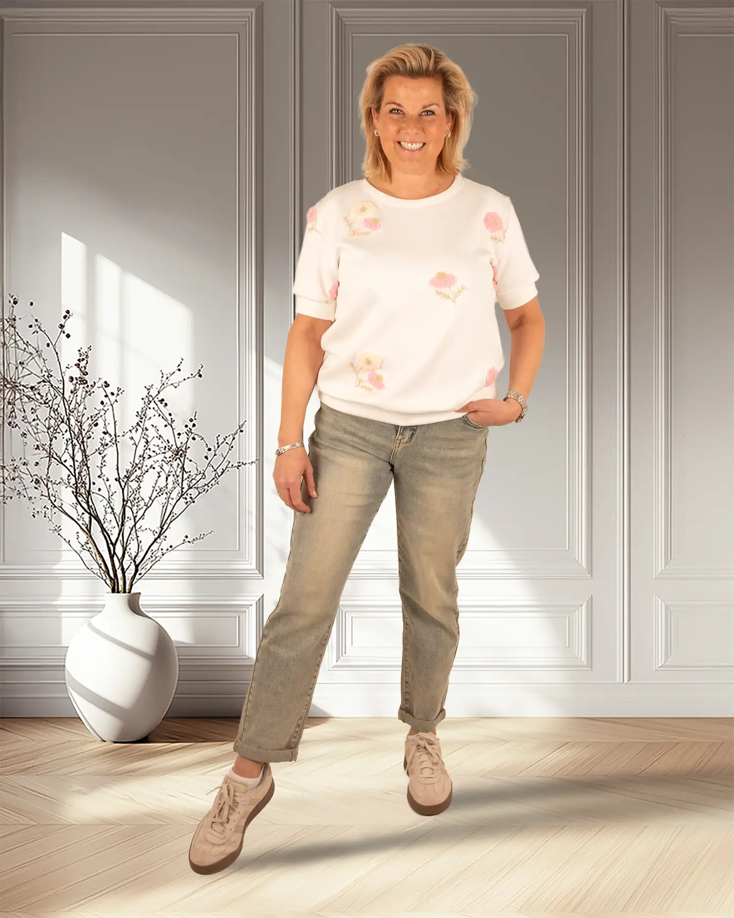 Ecru shirt flowers van Gemma Ricceri - Afbeelding 2