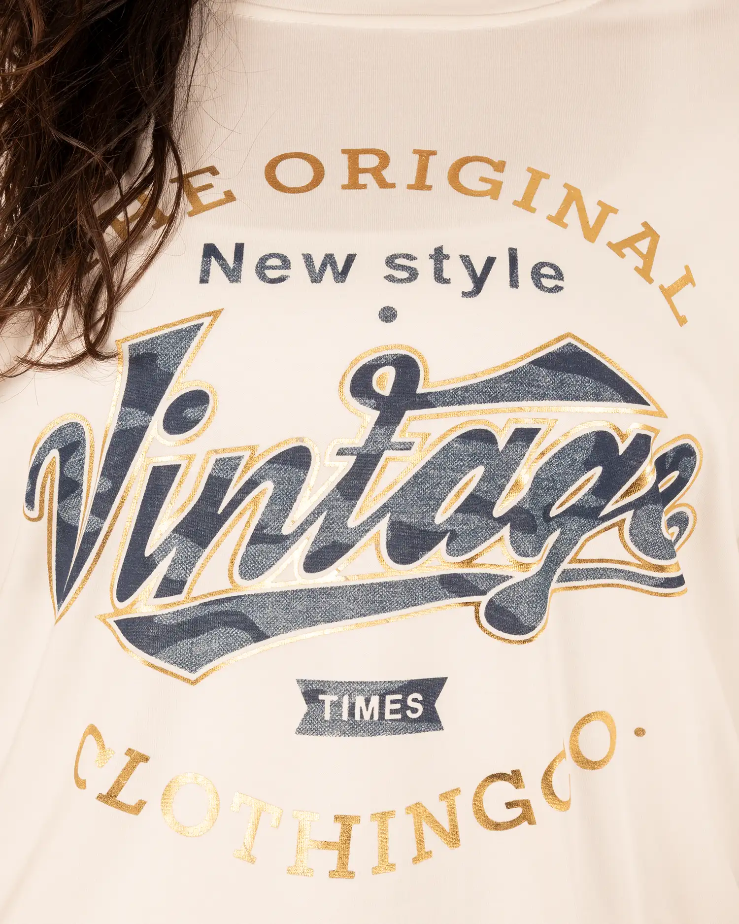 Off-white shirt blauwe "Vintage"print van Chastar - Afbeelding 3