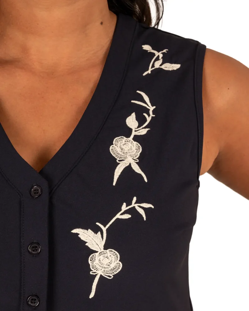 Donkerblauwe mouwloze travelstof blouse/gilet borduur van Triple Nine - Afbeelding 4
