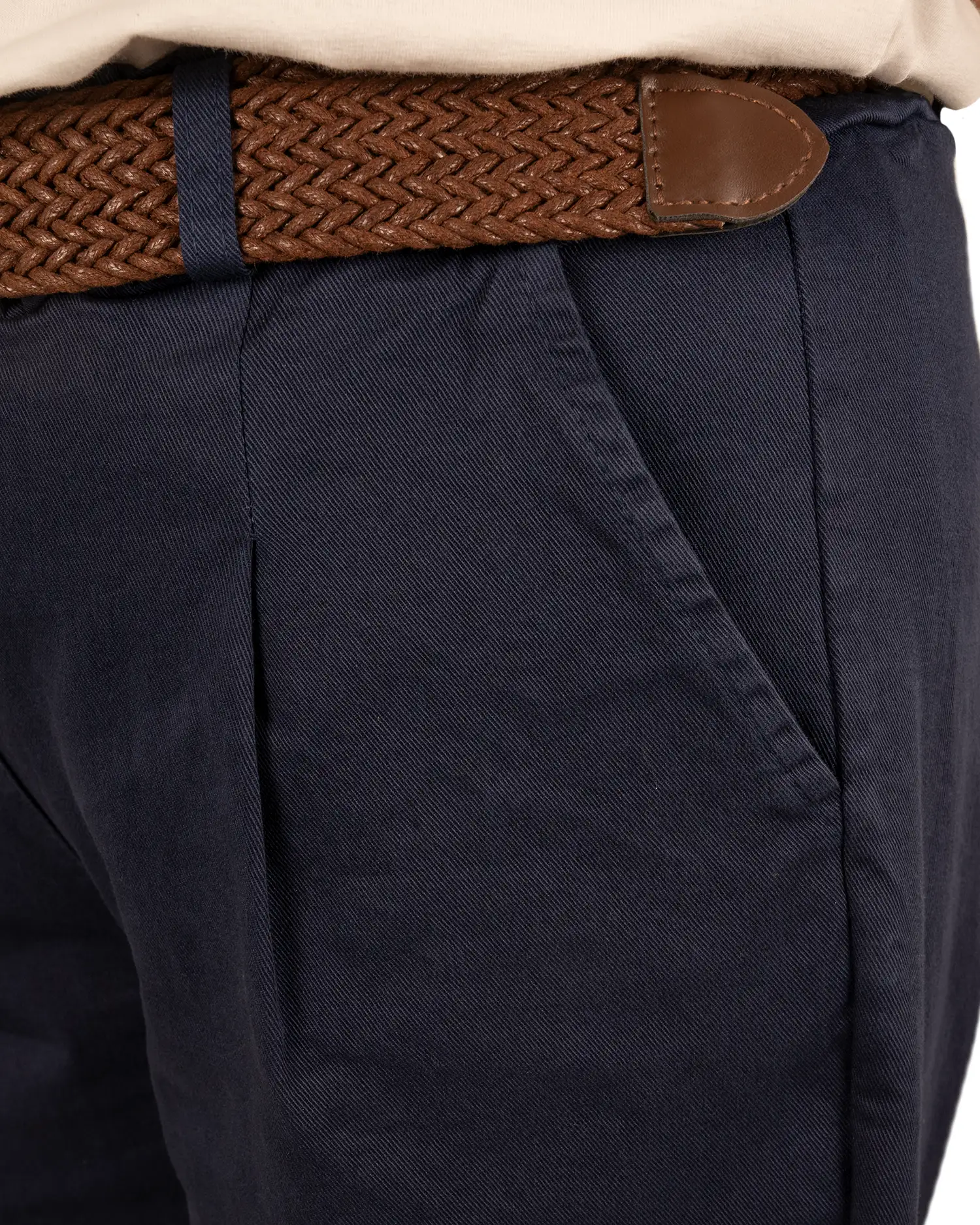 Donkerblauwe stretch broek met riem van Chastar - Afbeelding 5