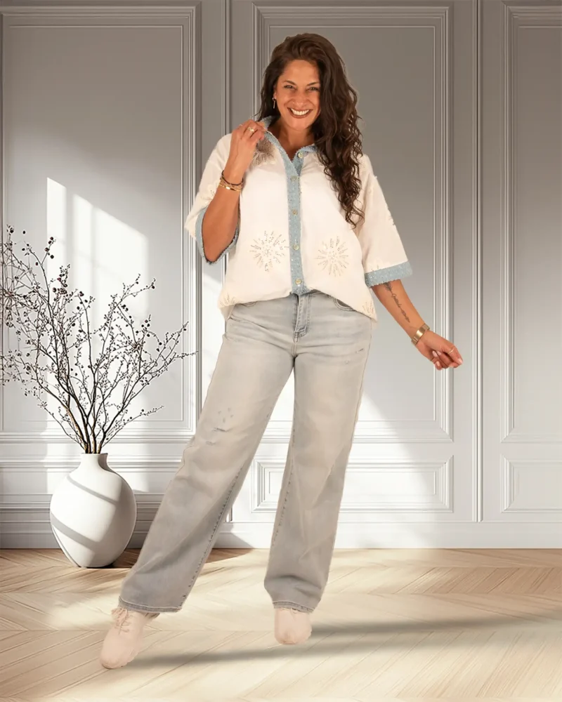 Off-white blouse jeans details van Camillia - Afbeelding 2