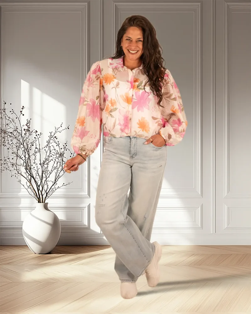 Roze bloemenprint blouse met pofmouw van Vera Jo - Afbeelding 2